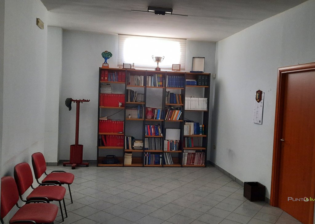 Affitto ufficio / studio Brindisi - ufficio di 220mq in centro Località centro
