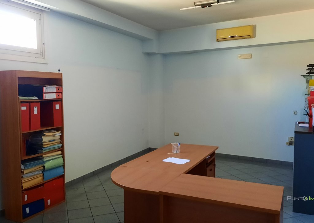 Affitto ufficio / studio Brindisi - ufficio di 220mq in centro Località centro