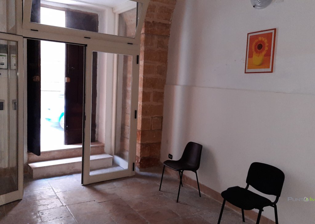 Affitto ufficio / studio Brindisi - ufficio piano terra in pieno centro Località centro