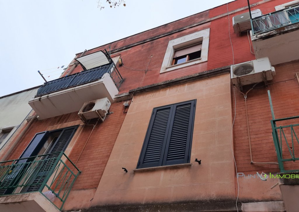 Vendita appartamento Brindisi - trivani in centro con area solare Località centro