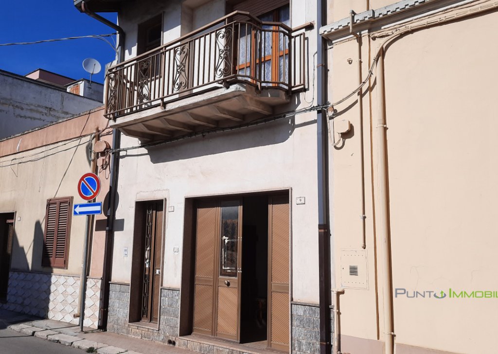 Vendita casa indipendente Cellino San Marco - indipendente con mansarda Località centro