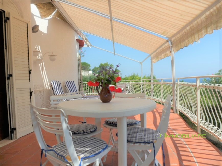 Villa CASTRO vendita  Castro  Punto Immobiliare