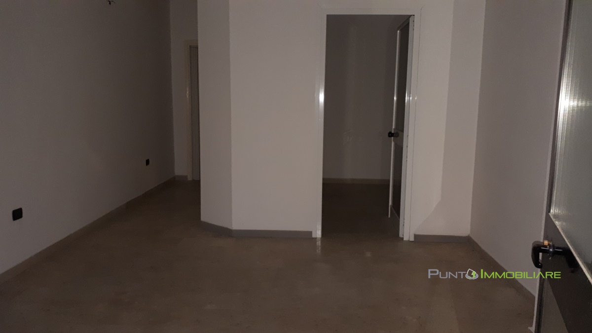 Negozio - Loc.Com. BRINDISI affitto  Brindisi  Punto Immobiliare
