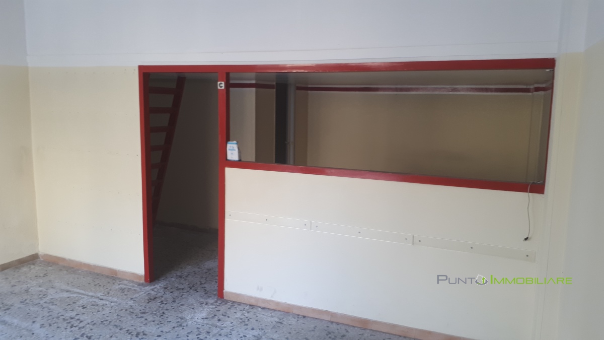 Negozio - Loc.Com. BRINDISI vendita  Brindisi  Punto Immobiliare