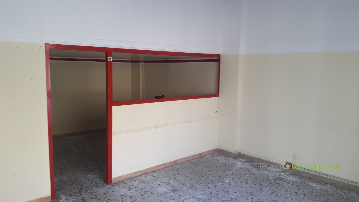 Negozio - Loc.Com. BRINDISI vendita  Brindisi  Punto Immobiliare