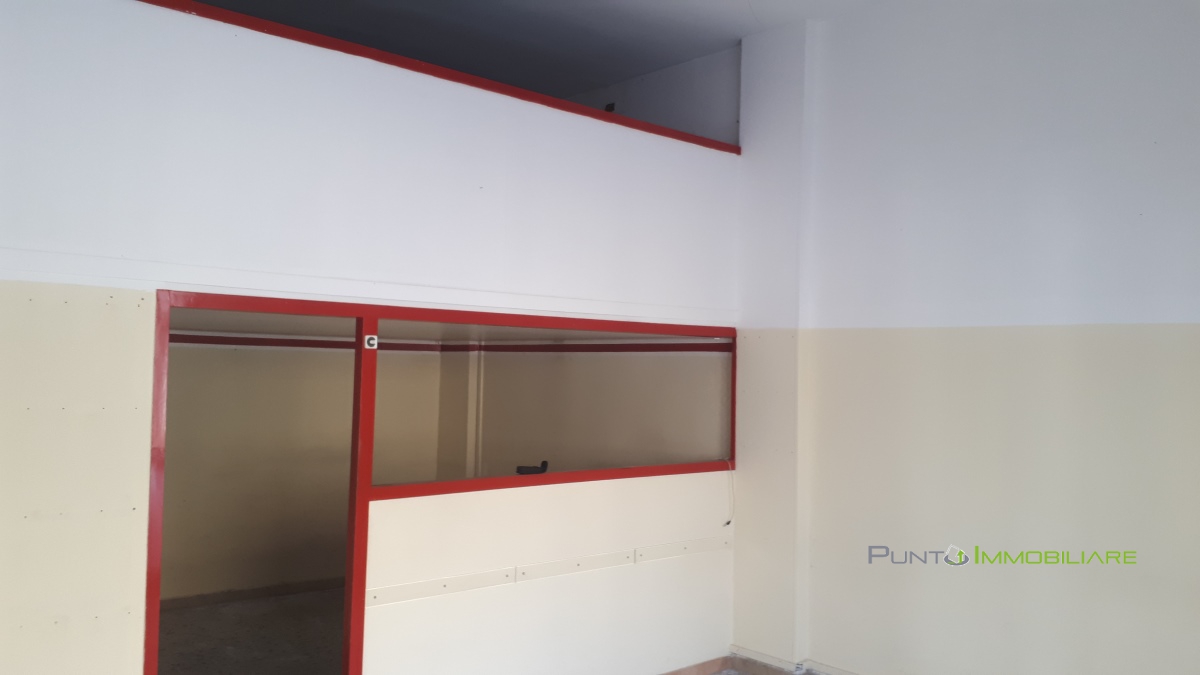 Negozio - Loc.Com. BRINDISI vendita  Brindisi  Punto Immobiliare
