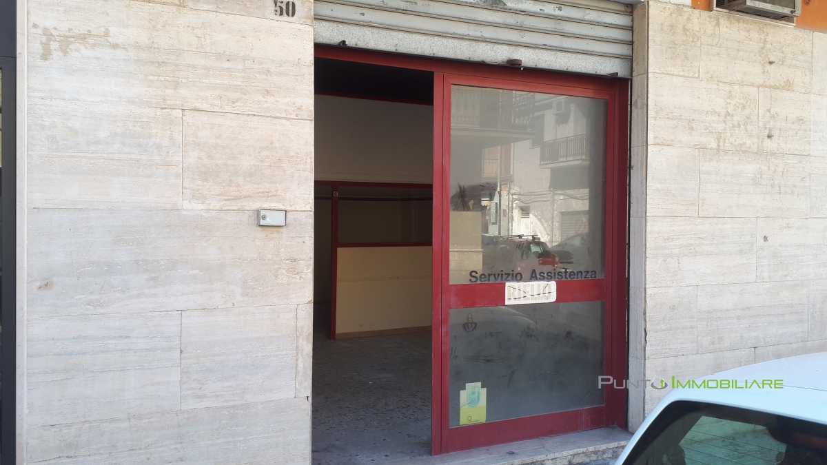 locale commerciale in vendita a Brindisi in zona Commenda