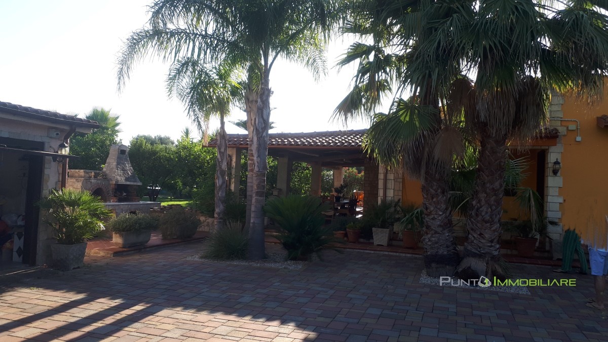 Villa CAROVIGNO vendita  Carovigno  Punto Immobiliare