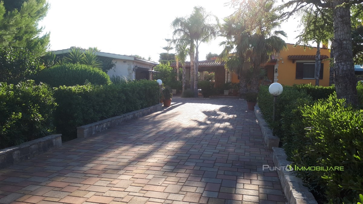 Villa CAROVIGNO vendita  Carovigno  Punto Immobiliare