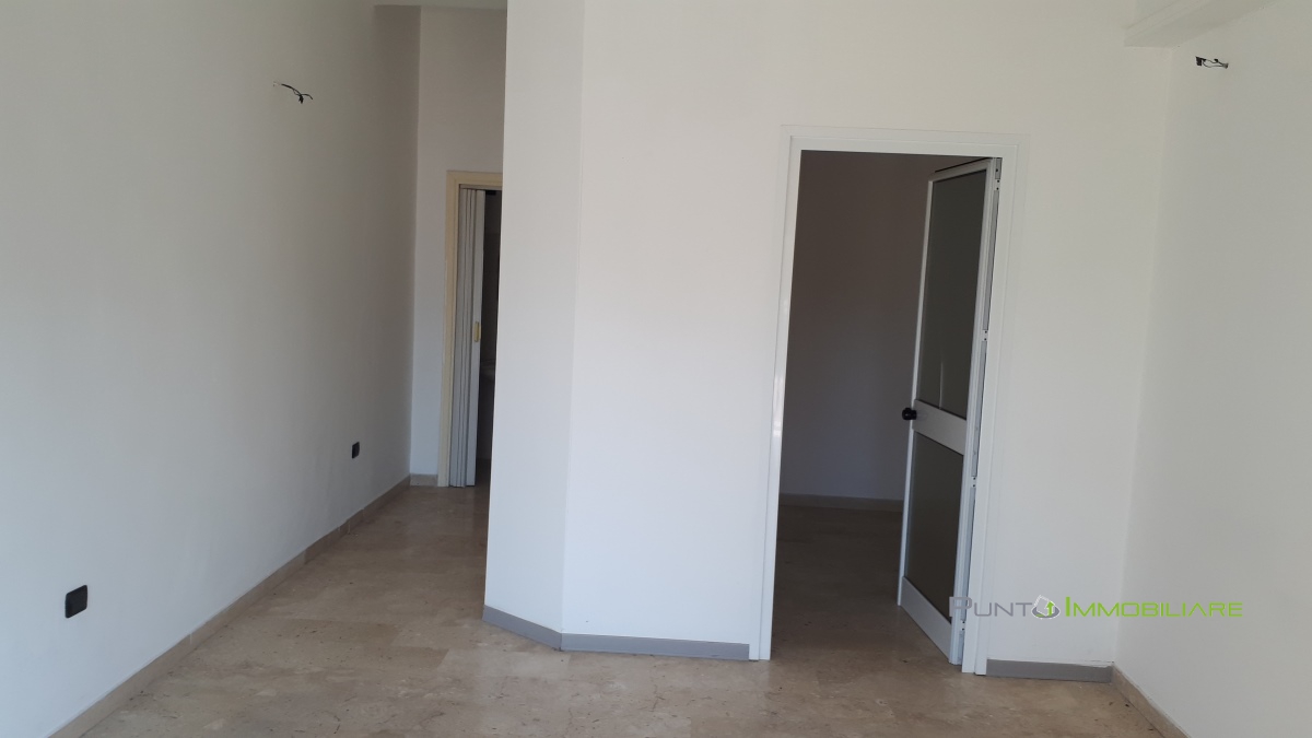 Negozio - Loc.Com. BRINDISI affitto  Brindisi  Punto Immobiliare