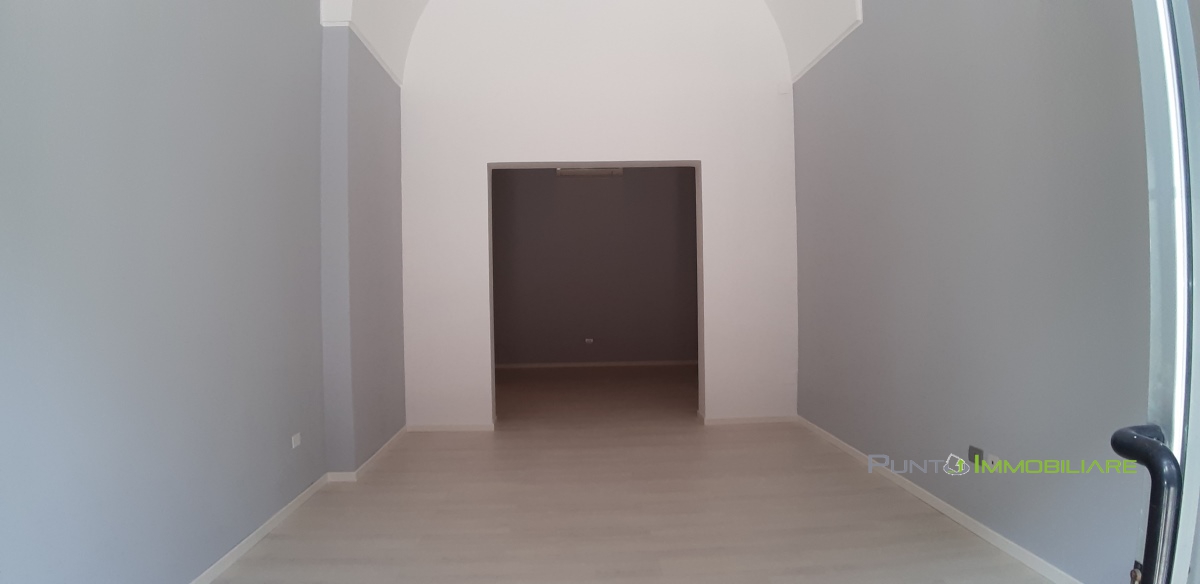 Negozio - Loc.Com. BRINDISI affitto  Brindisi  Punto Immobiliare