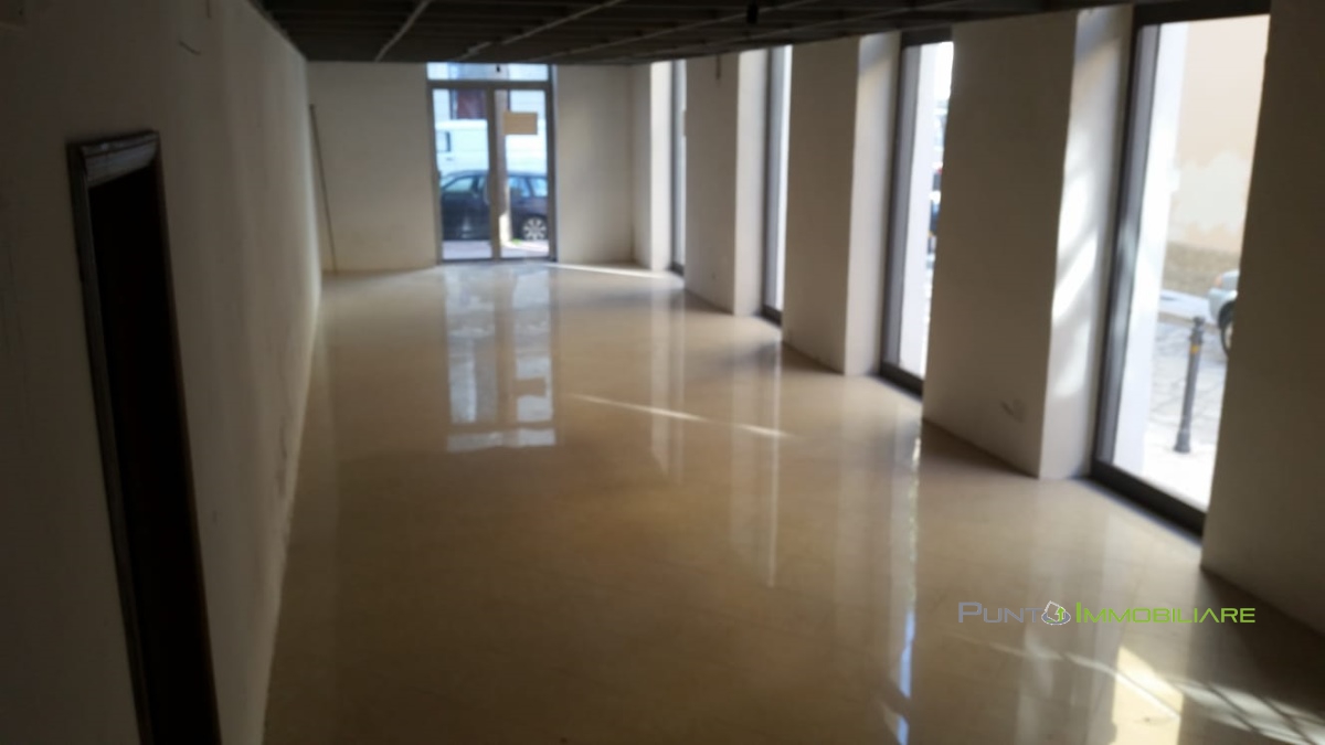 Negozio - Loc.Com. BRINDISI affitto  Brindisi  Punto Immobiliare