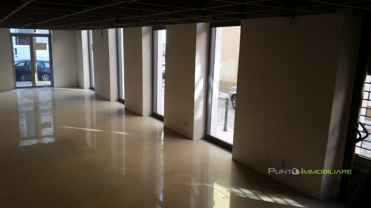 Negozio - Loc.Com. BRINDISI affitto  Brindisi  Punto Immobiliare