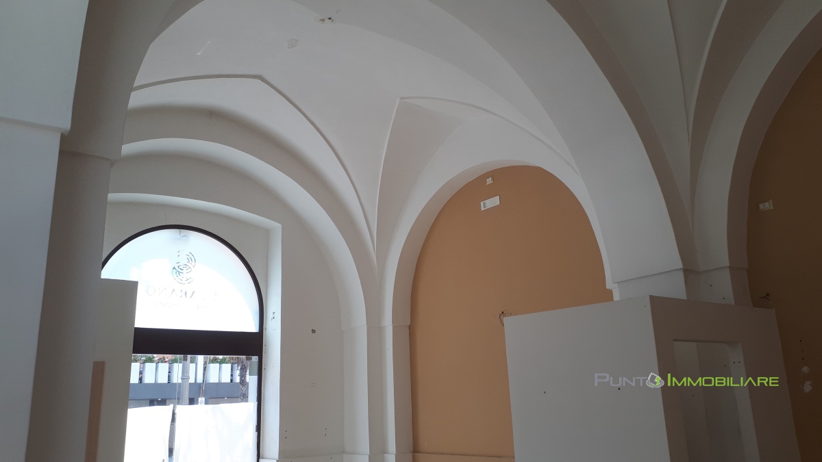 Negozio - Loc.Com. BRINDISI affitto  Brindisi  Punto Immobiliare