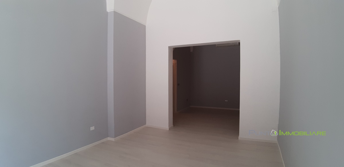 Negozio - Loc.Com. BRINDISI vendita  Brindisi  Punto Immobiliare