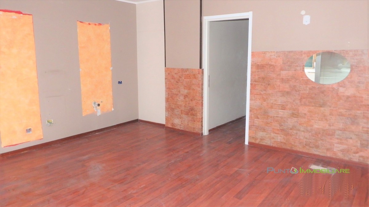 Negozio - Loc.Com. BRINDISI vendita  Brindisi  Punto Immobiliare